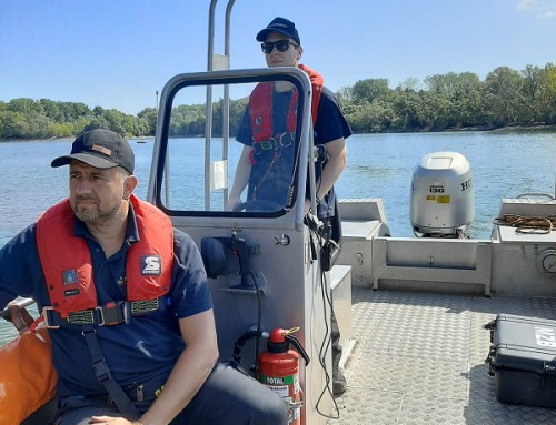 Sicherheit auf den Wasserstraßen: Feuerwehrleute drücken an den Wochenenden für den amtlichen Berechtigungsschein die Schulbank